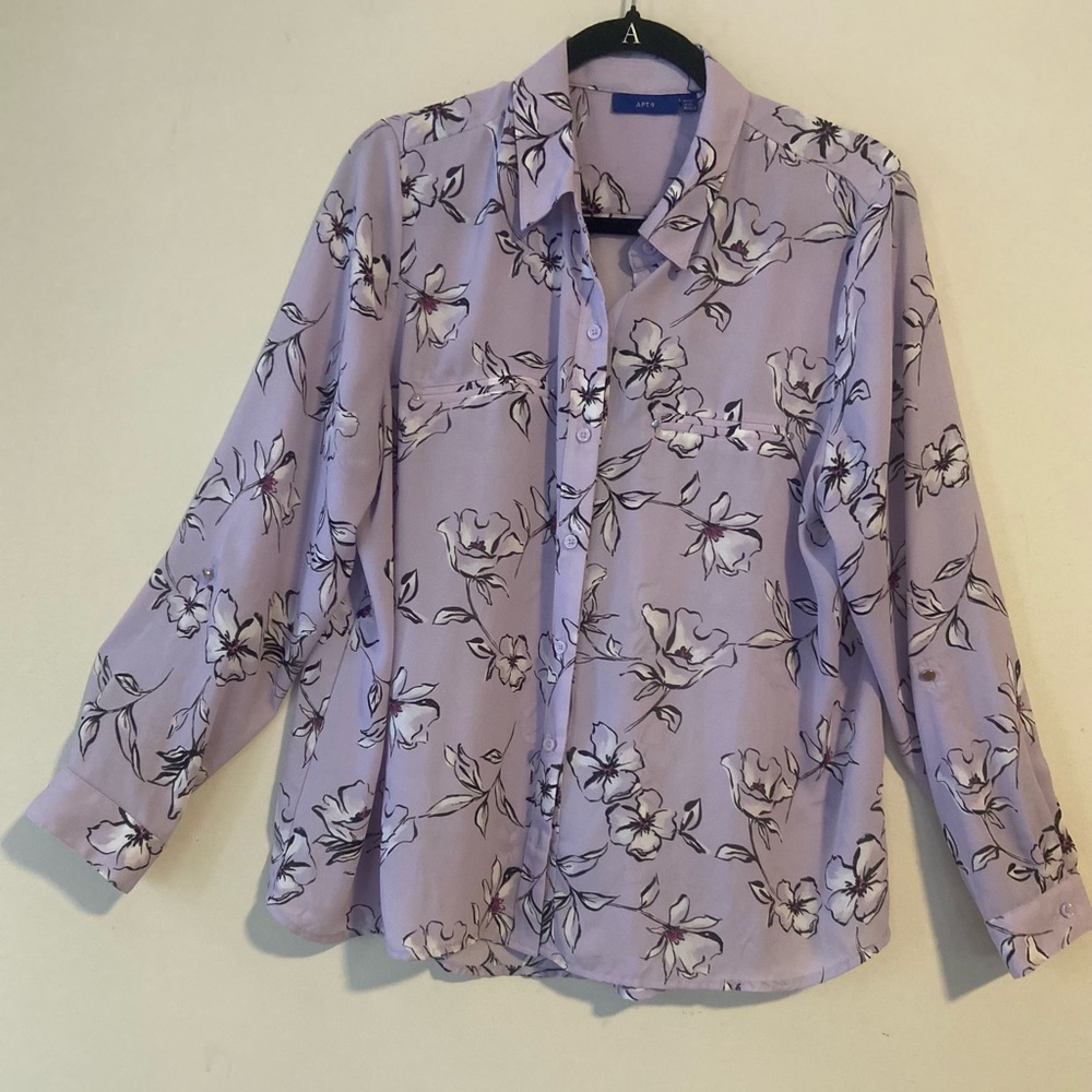 All Business All Day soft violet floral blouse size large button down.